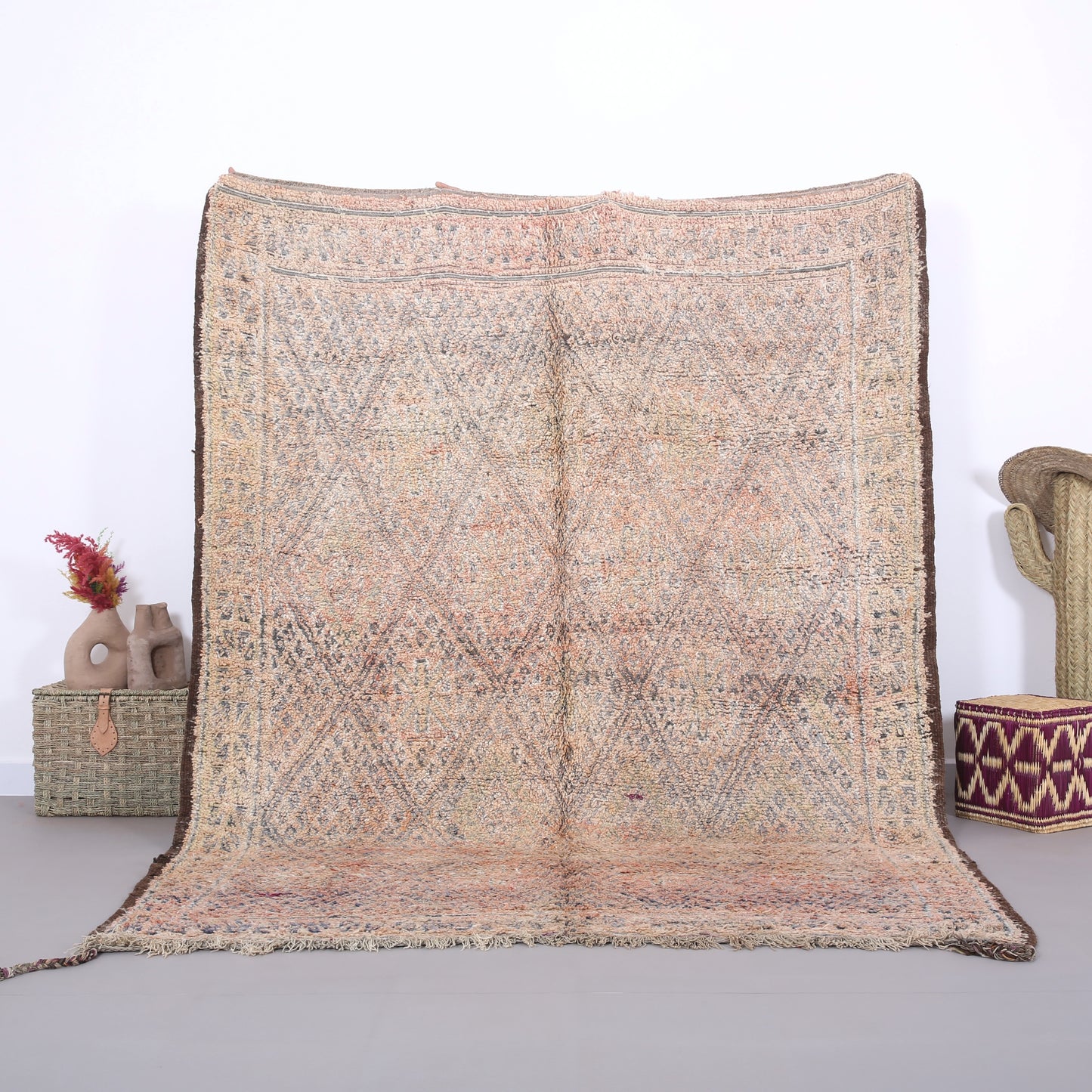 Pfirsichfarbener handgemachter Beni Mguild Teppich 6,8 FT x 9 FT - marokkanischer Vintage Teppich - handgemachter Tribal Teppich - alter Boho Teppich - marokkanischer Berber Teppich
