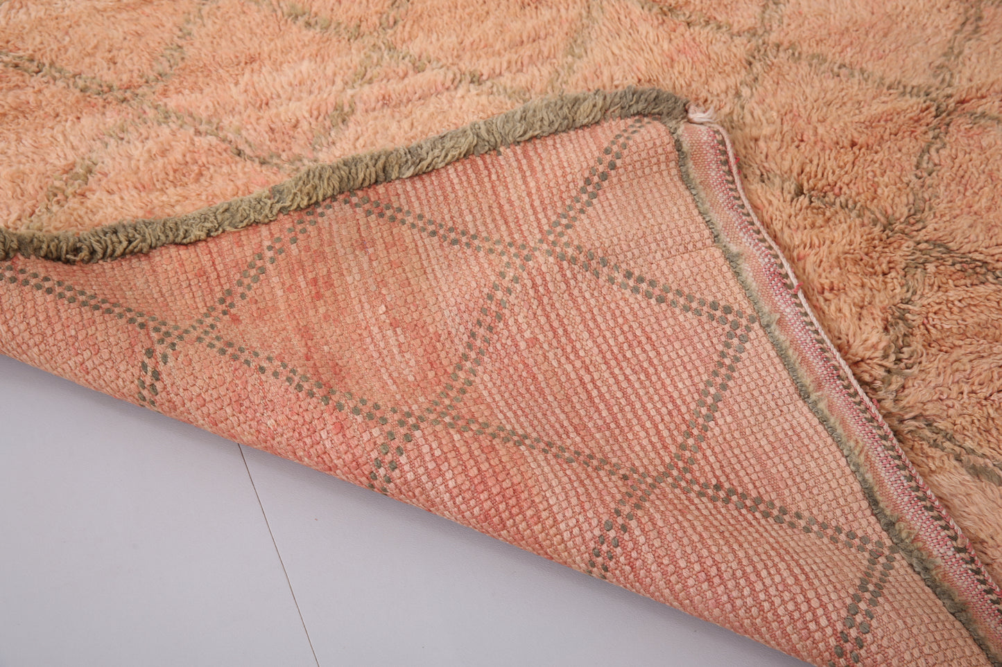 Pfirsichfarbener marokkanischer Berberteppich 1,55 m x 2,85 m - marokkanischer Vintage-Teppich - handgefertigter Teppich - Berberteppich - alter Boho-Teppich - Vintage-Tribal-Teppich