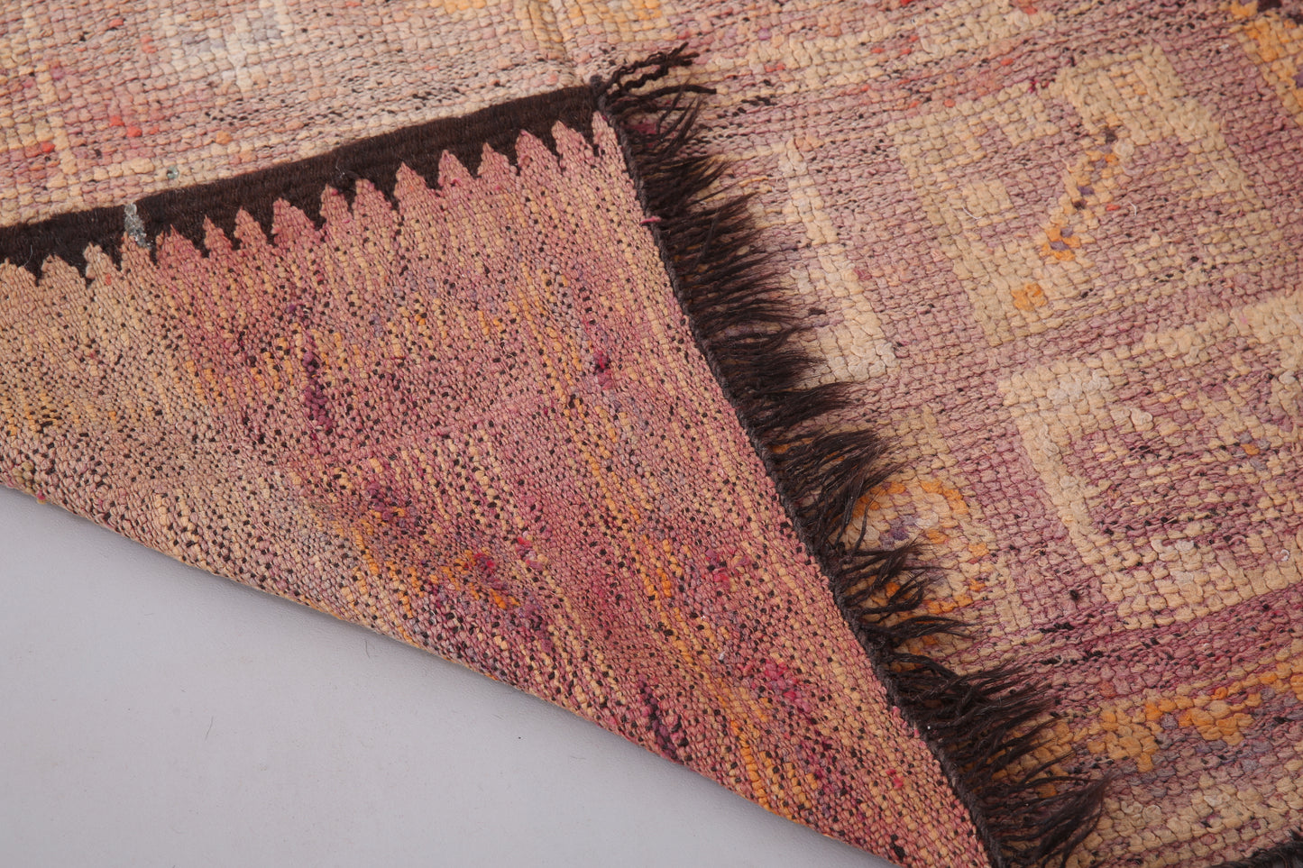 Pfirsichfarbener marokkanischer Vintage-Teppich 4 FT x 6,8 FT - marokkanischer Vintage-Teppich - handgemachter Teppich - großer Berberteppich - alter Boho-Teppich - Vintage-Tribal-Teppich