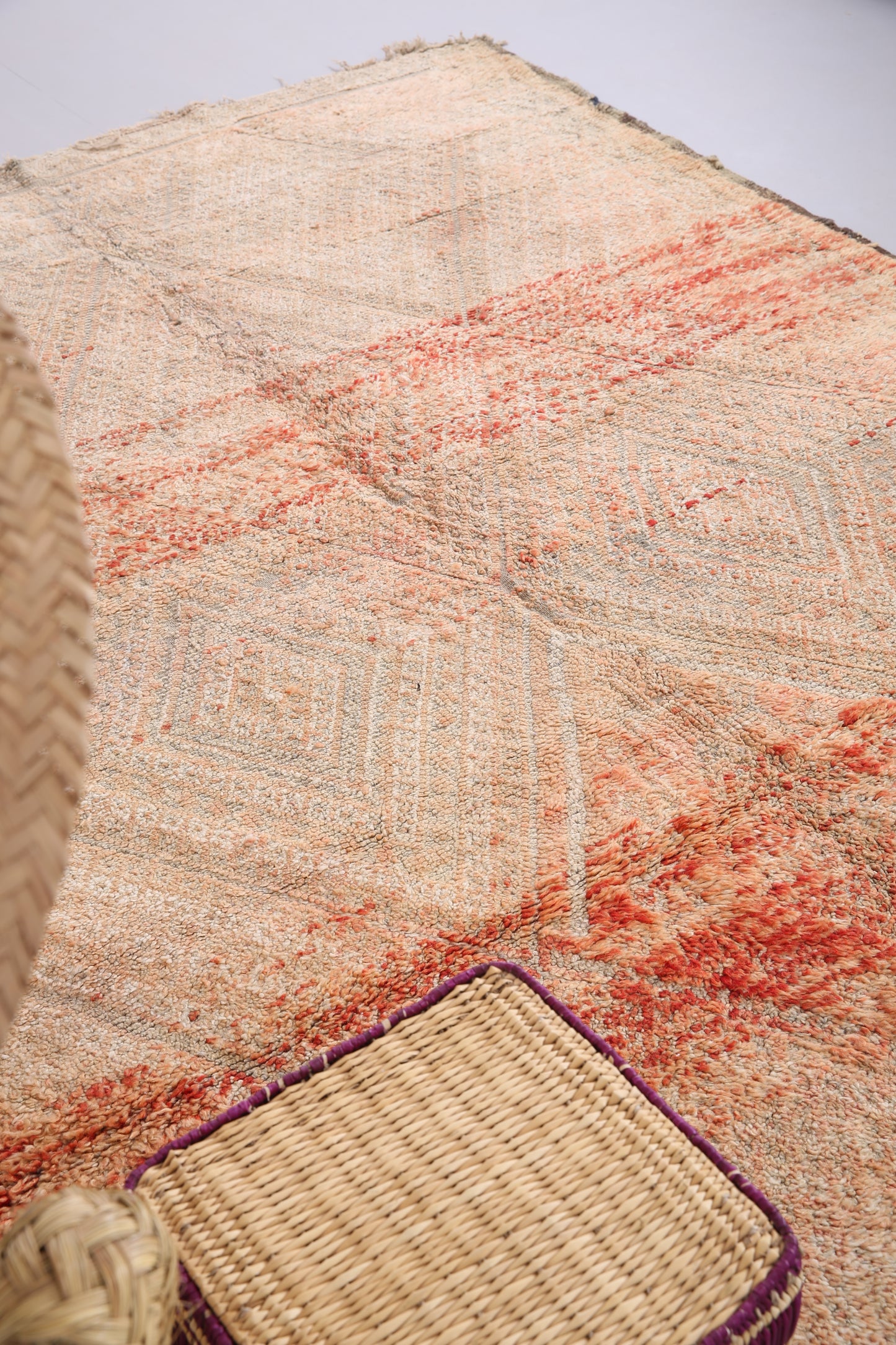 Vintage authentischer Beni Mguild Teppich 6,6 FT x 8,5 FT - pfirsichfarbener marokkanischer Teppich - handgemachter Tribal Teppich - marokkanischer Boho Teppich - Wohnzimmer Teppich 70er
