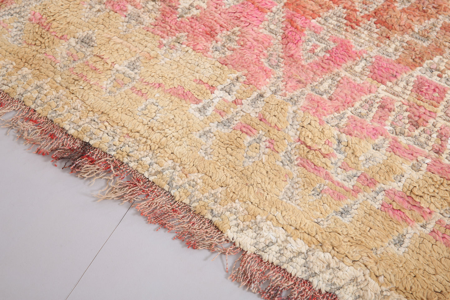 Pfirsichfarbener Beni Mguild Teppich 6,2 x 8 Fuß - marokkanischer Vintage Teppich - handgemachter Tribal Teppich - alter Boho Teppich - marokkanischer Berberteppich