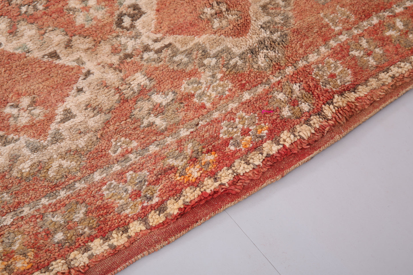 Pfirsichfarbener marokkanischer Boujaad-Teppich 6 FT x 9 FT - marokkanischer Vintage-Teppich - handgemachter Teppich - Berberteppich - alter Boho-Teppich - Vintage-Tribal-Teppich - 70er-Jahre-Teppich