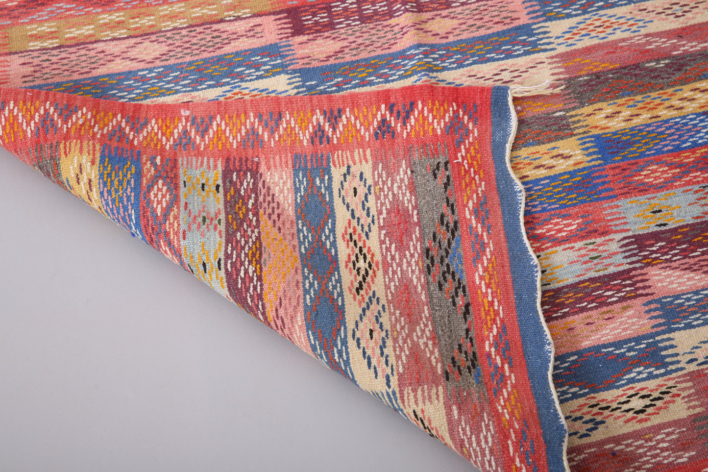 Moroccan handwoven berber rug 3.5 FT X 6.7 FT