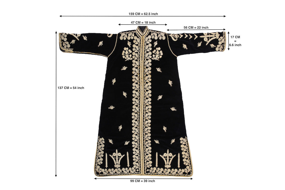 moroccan caftan from fes this handmade caftan is a old moroccan jewish caftan made from black velvet embroidered with metallic gold thread