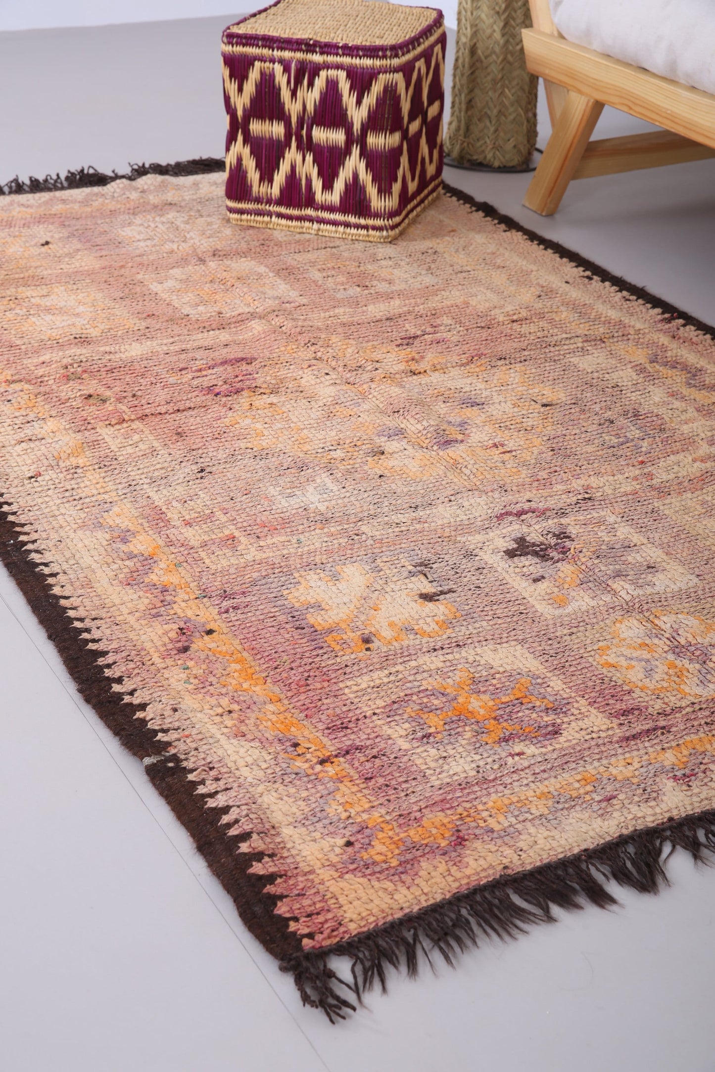 Pfirsichfarbener marokkanischer Vintage-Teppich 4 FT x 6,8 FT - marokkanischer Vintage-Teppich - handgemachter Teppich - großer Berberteppich - alter Boho-Teppich - Vintage-Tribal-Teppich